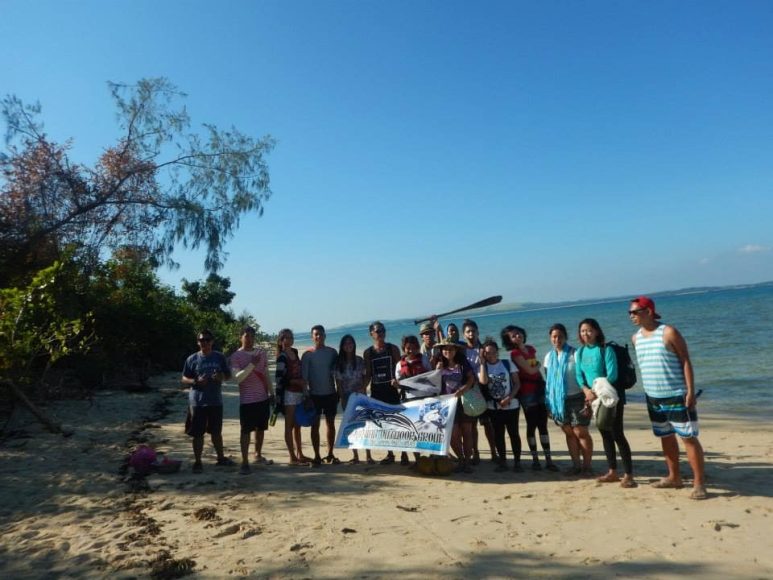 Travel companions in Penitan Bay and Mercedes group of islands tour