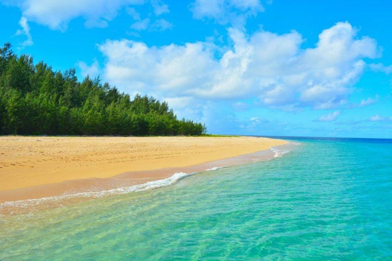 Salibungot Beach in Jomalig (by carlos antonio)