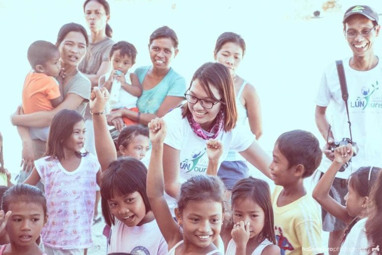 Volunteers in outreach in Sorsogon