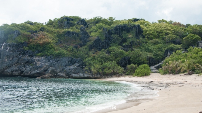 Beach cove in Target Island, Bulalacao