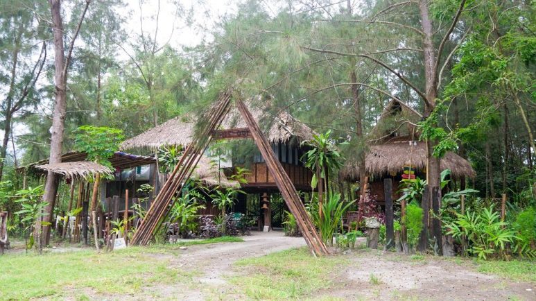 Hideout Guesthouse, Zambales