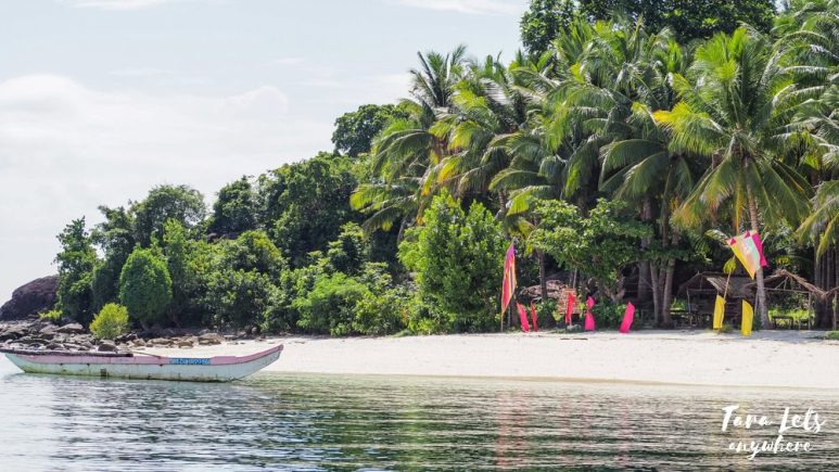 Beach in Bisaya-Bisaya Island, Once Islas