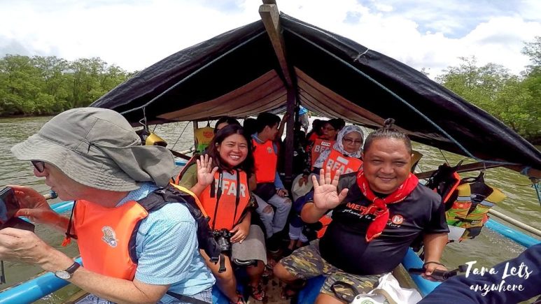 Group shot in boat to Kabug Island