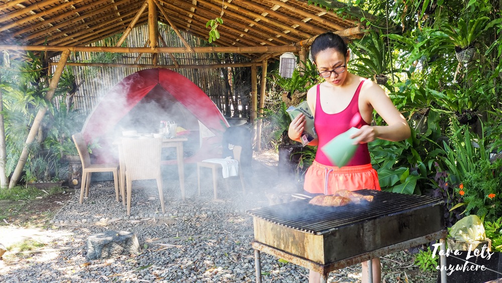 Steff grilling meat