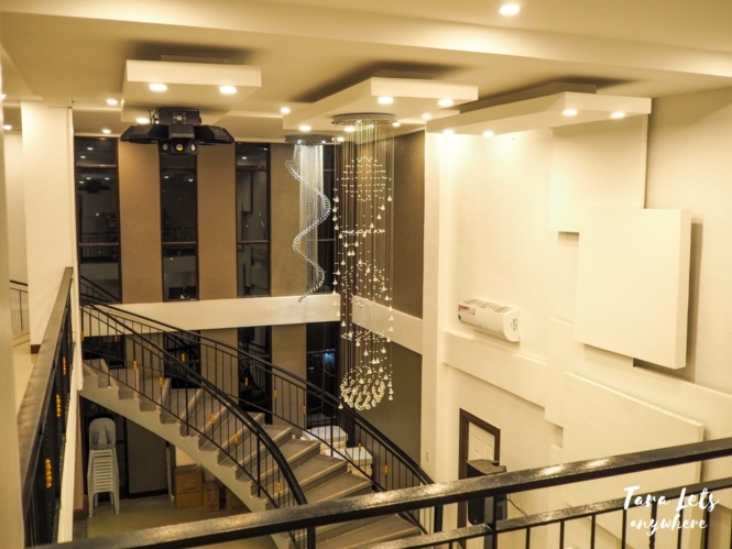 Tyvo Resort - grand staircase