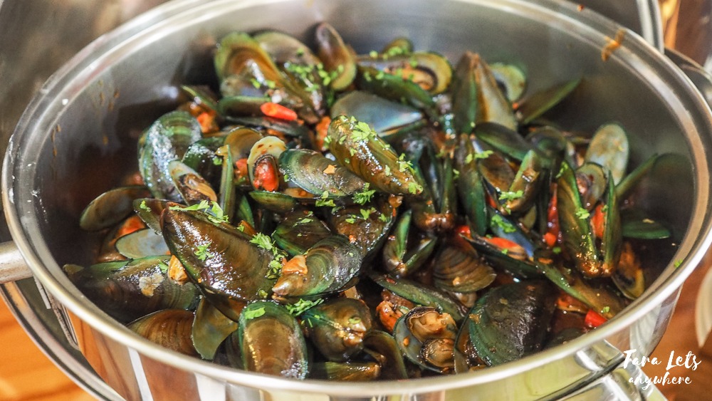D Banquet buffet menu: spicy mussels