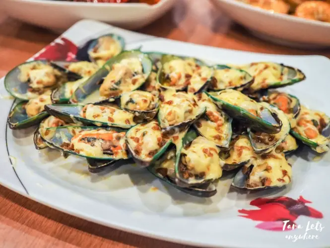 Seaside Daang Hari dampa - cheesy baked mussels