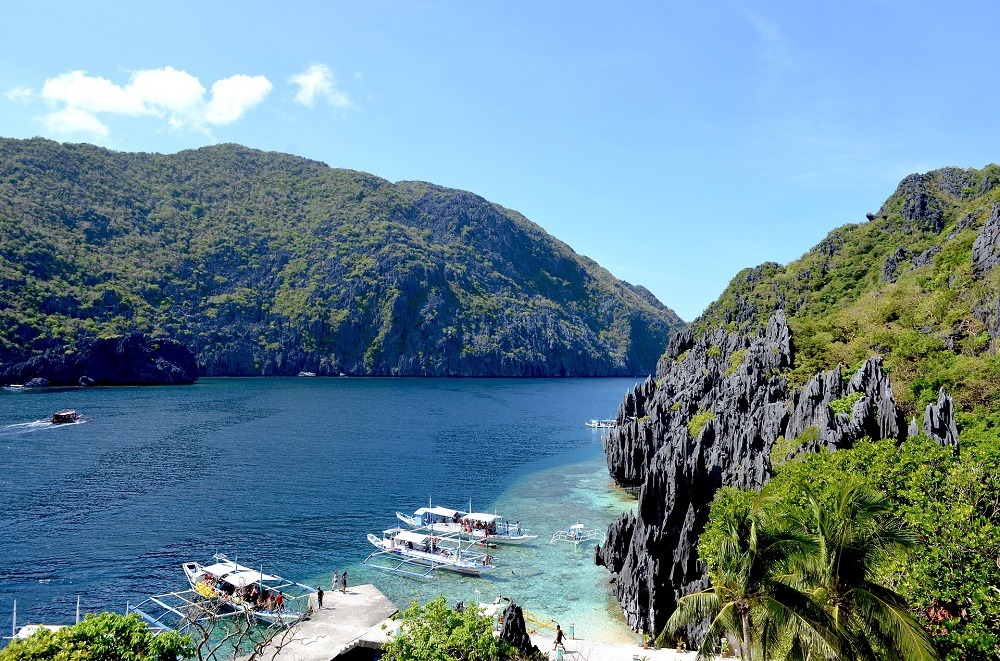 Island hopping in Palawan