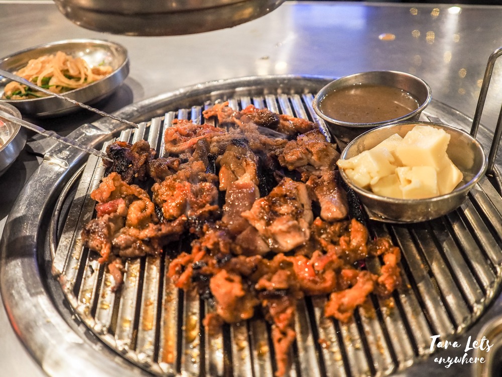 Samgyupsalamat menu - cheese fondue and gravy dips