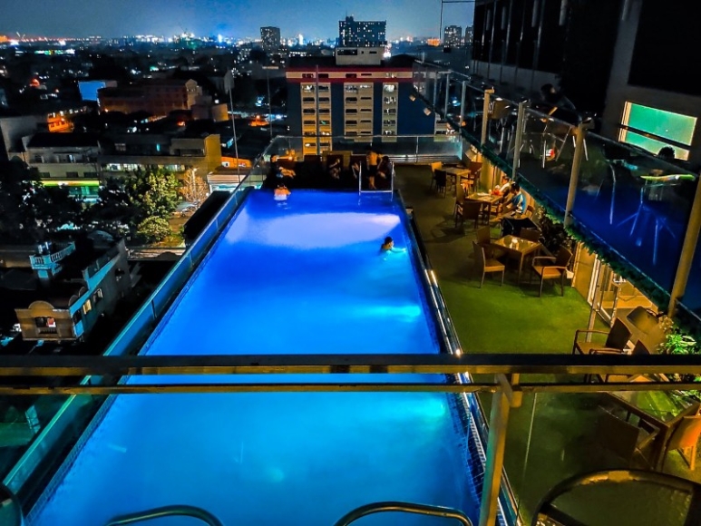 Selah Pods staycation in Manila with pool
