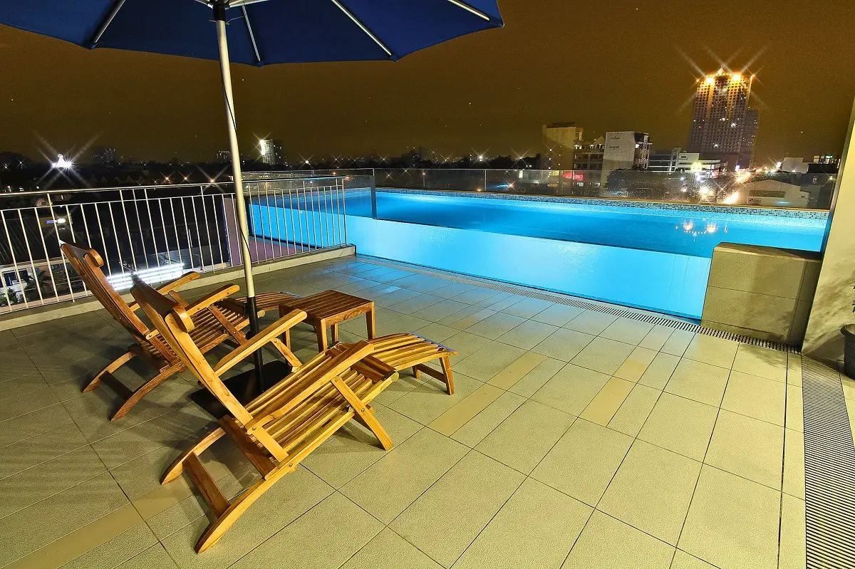 Manila staycations with infinity pool - Luxent Hotel