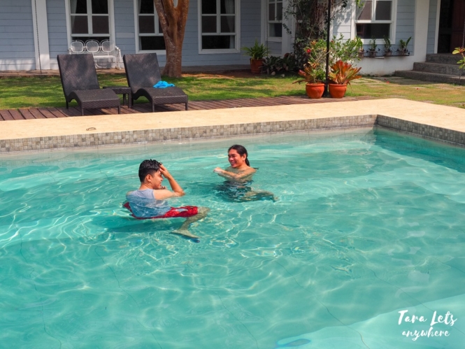 Hali and Zeus in pool in Casa Belinda