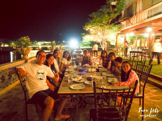 Group photo at Las Casas Filipinas de Acuzar