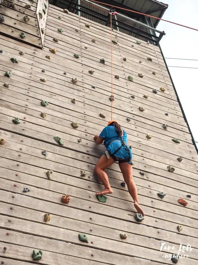 Crystal Waves Resort - wall climbing