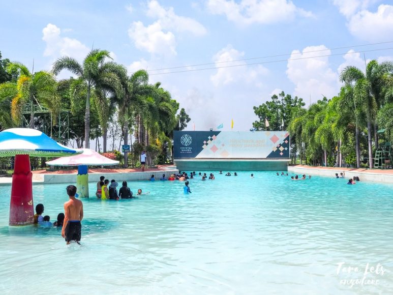 Crystal Waves Resort - wave pool and jacuzzi