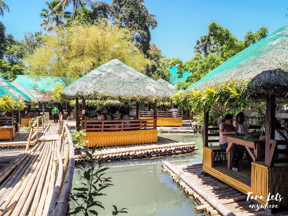 Kamayan sa Palaisdaan restaurant in Quezon