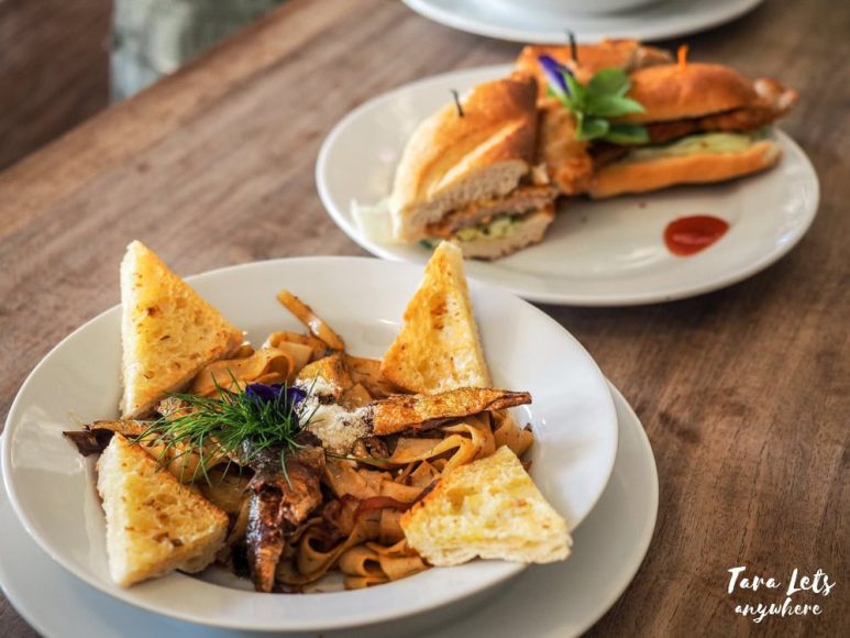 Cafe Molave - bread and pasta