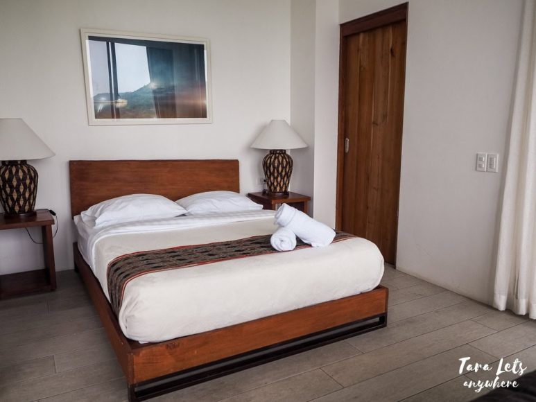 Narra Hill premere suite bed