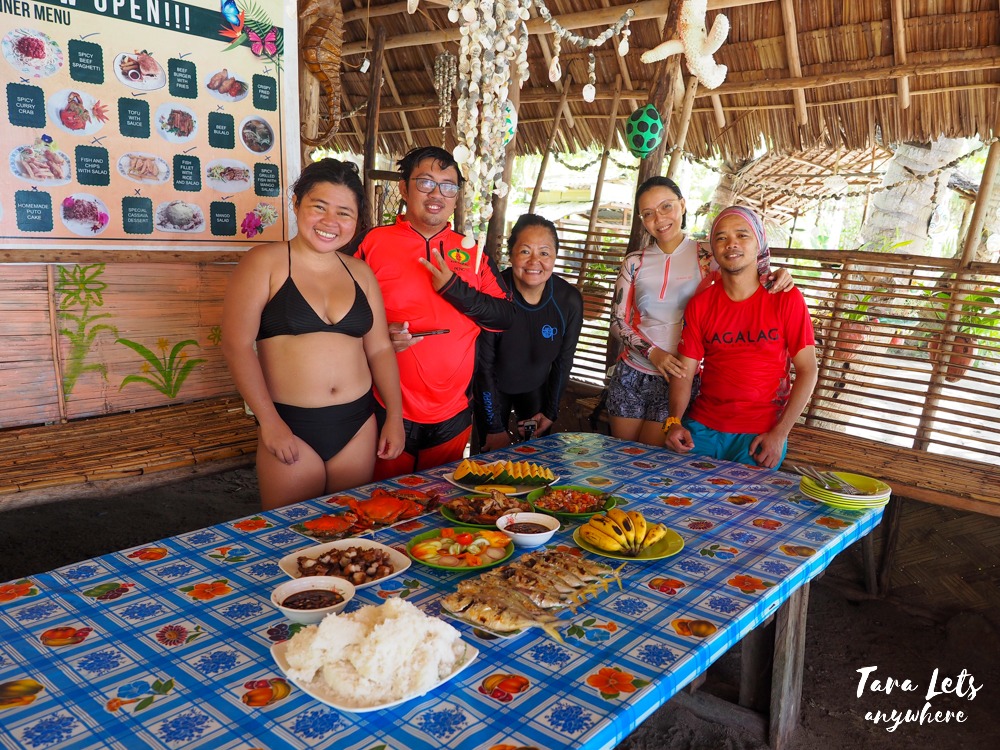 Group shot - Port Barton island hopping tour lunch