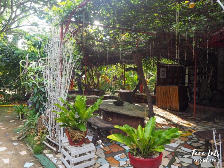 Kuyba Almonica outdoor space
