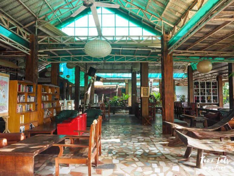 Kuyba Almonica lounge