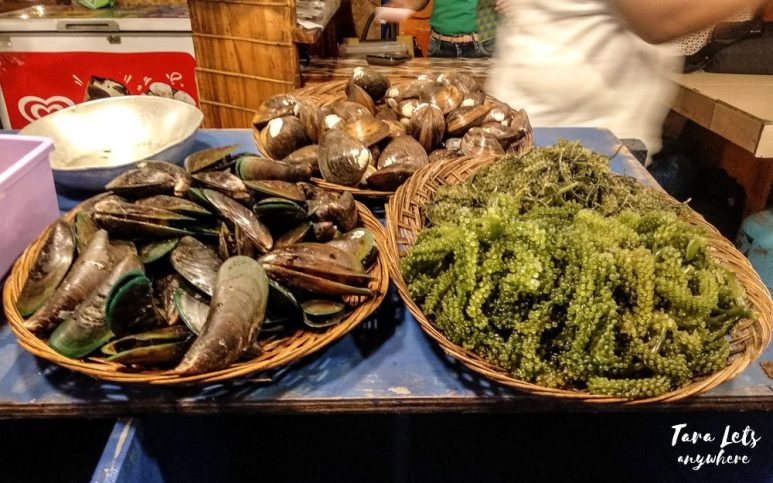 Things to do in Palawan - eat seafood in Puerto Princesa Baywalk Park