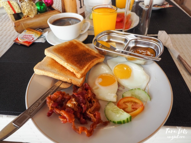 Kota Beach Resort - breakfast set
