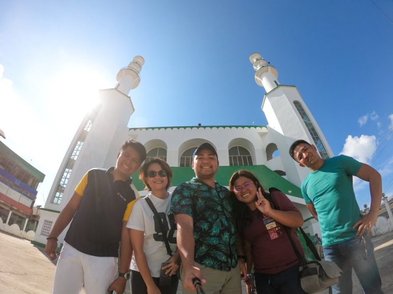 Group shot at Masjid Tulay, Sulu