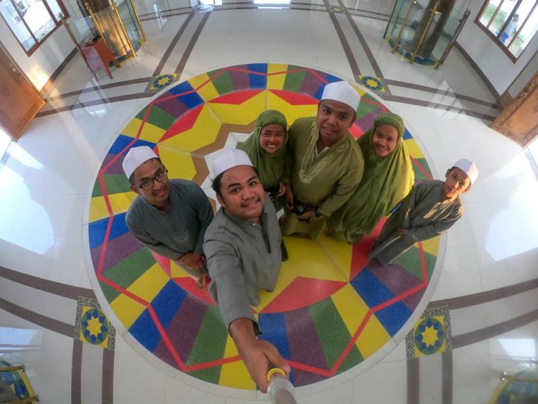 Group shot in Simunul Island's mosque