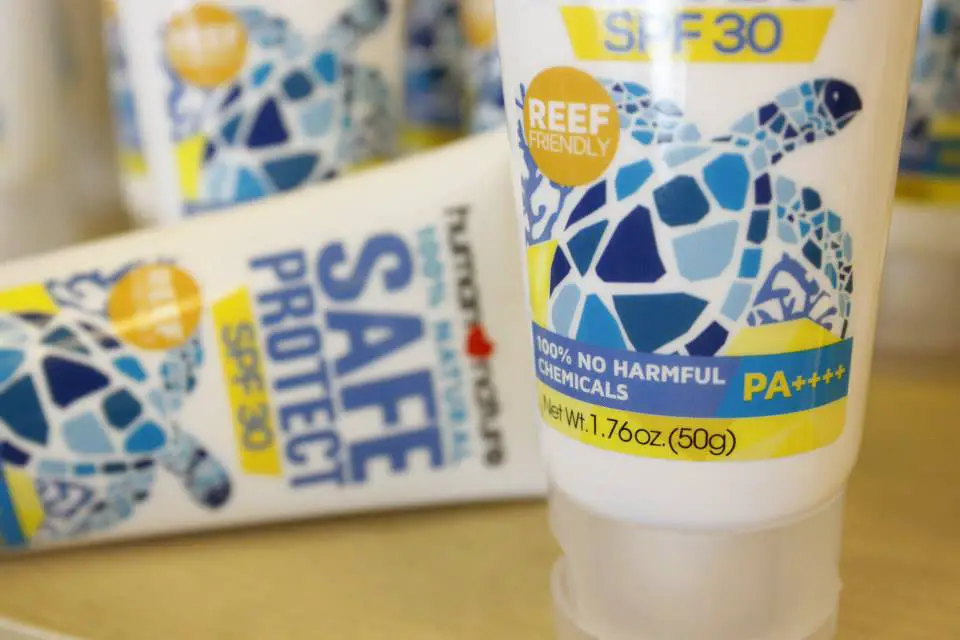 Eco-friendly sunscreen - gifst for travelers
