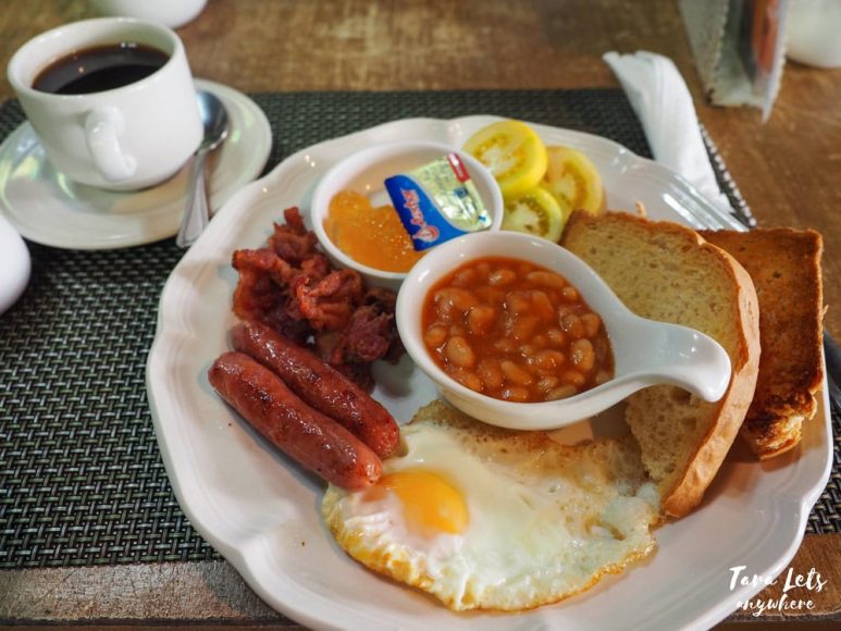 Thresher Cove Dive Resort - breakfast plate