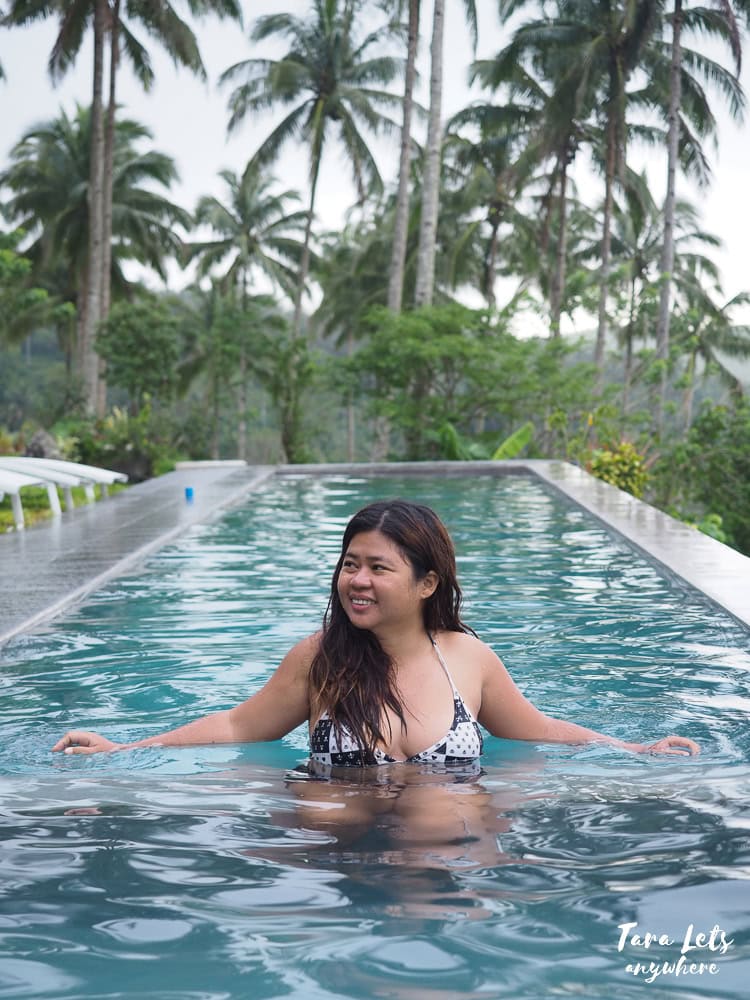 Kat in Bintana sa Paraiso
