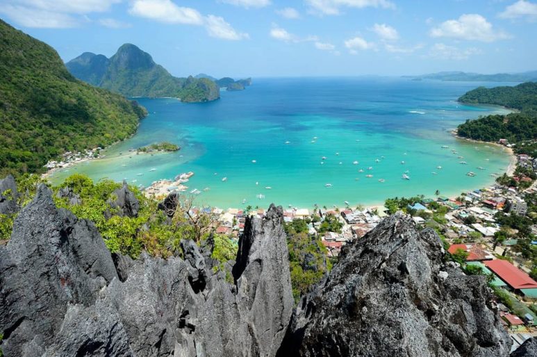 Climbing Taraw Cliff in El Nnido