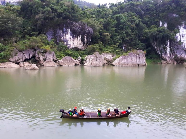 Boating at Governor's Rapids in Quirino