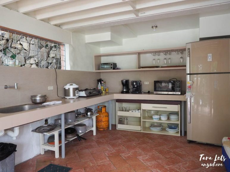 Private beach villa in Mabini - kitchen area