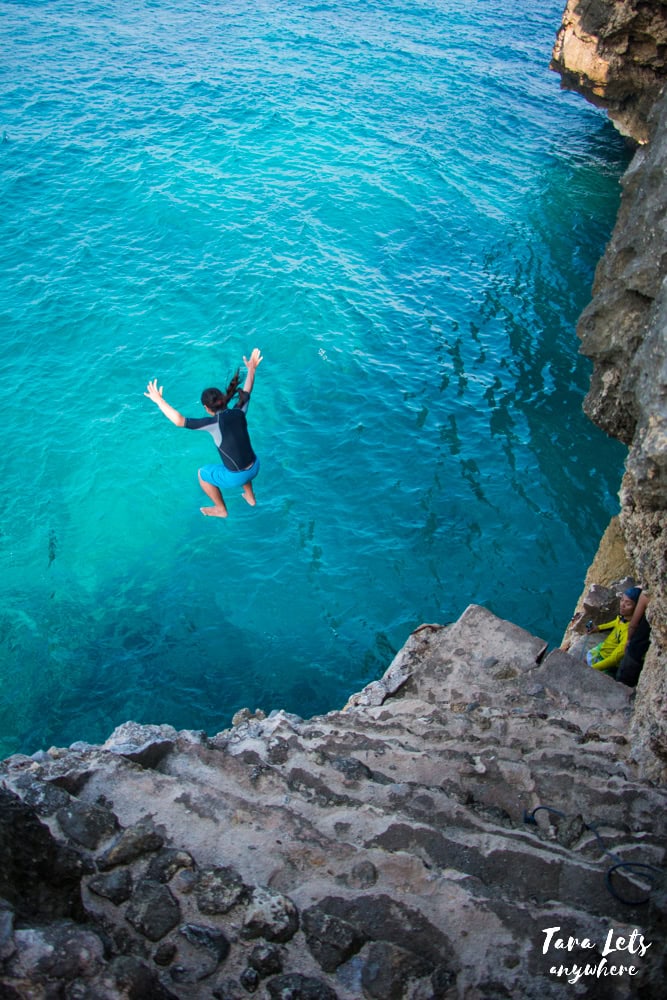 Cliff jumping in Fortune Island