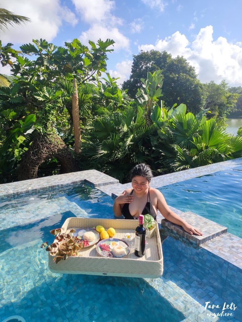 Baliraya Resort and Spa - breakfast by the pool