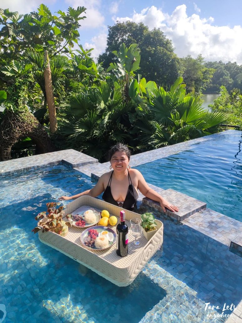 Baliraya Resort and Spa - breakfast by the pool