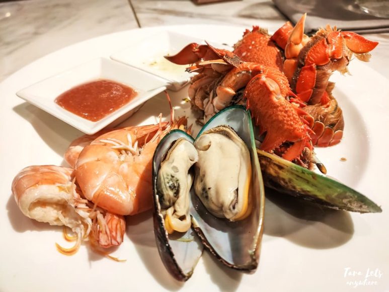 Marriott Cafe - seafood in ice