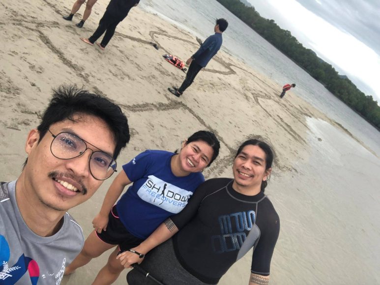 Group shot in Calatagan sand bar