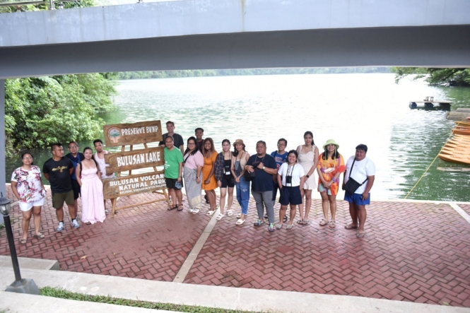 Group shot in Bulusan Lake