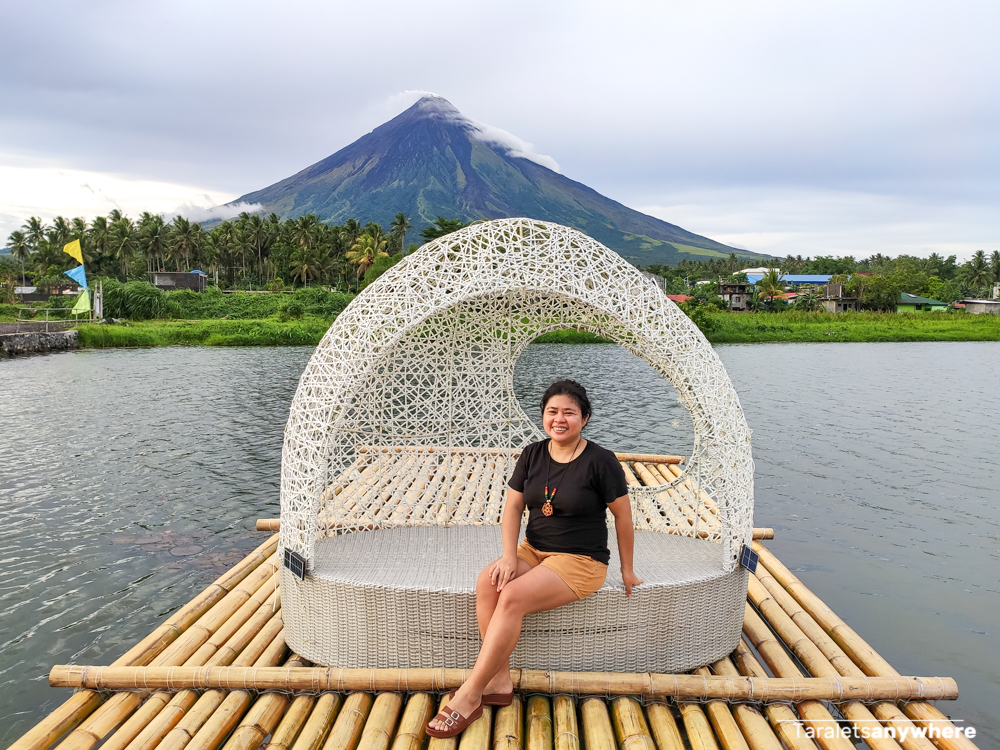 Balsa ride in Sumlang Lake