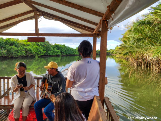 Live music in Buhatan River Cruise