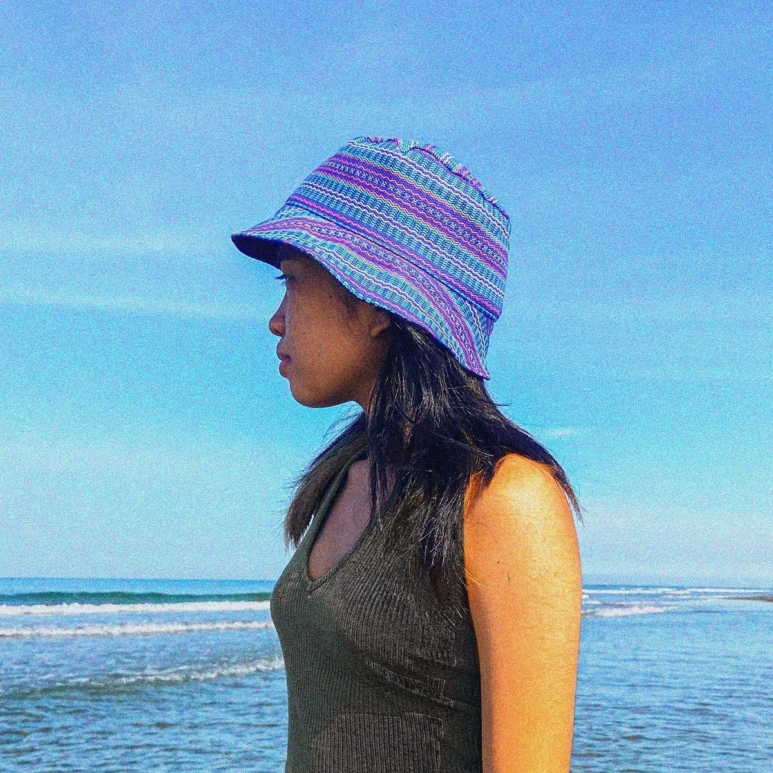 Essential travel outfits - bucket hat