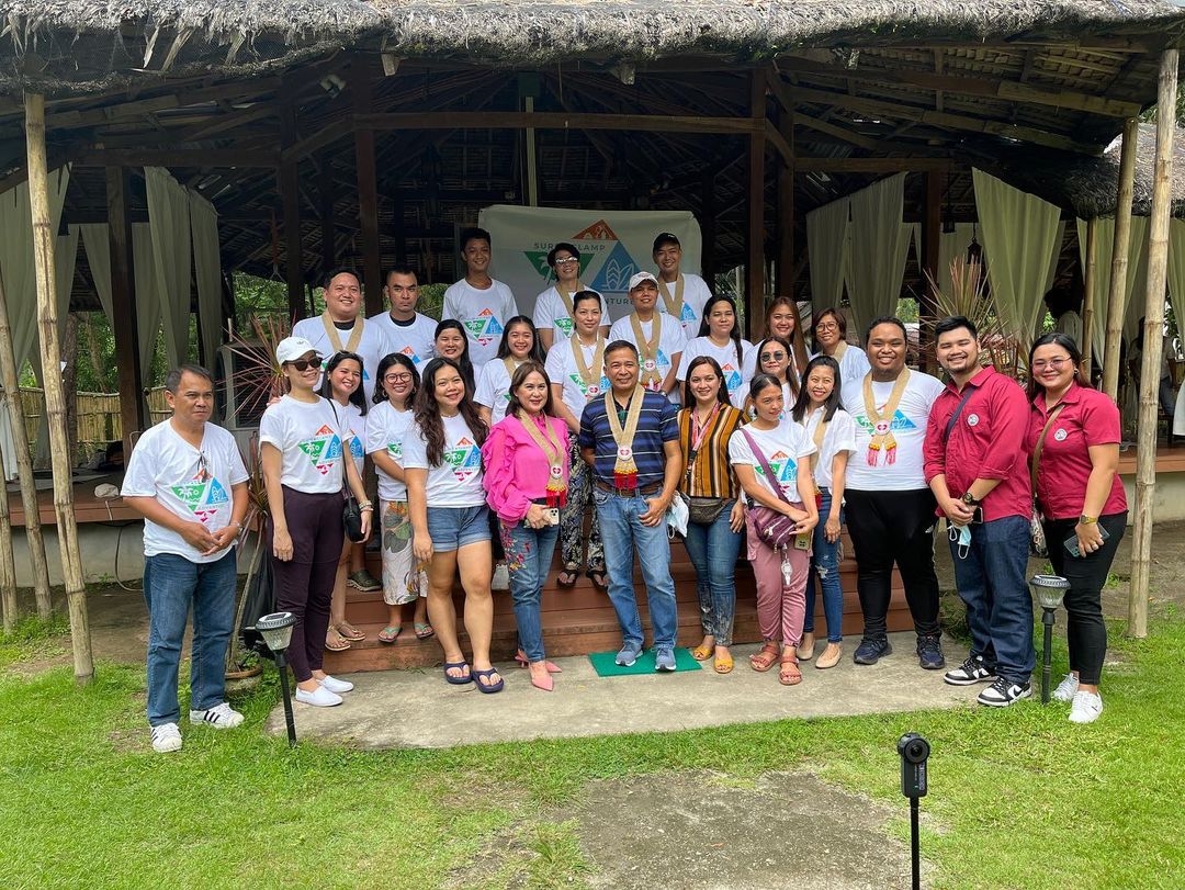 Group photo in The Glamp Zambales
