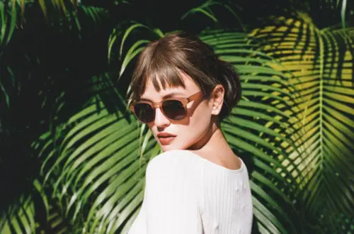 Essential travel outfits - round sunglasses