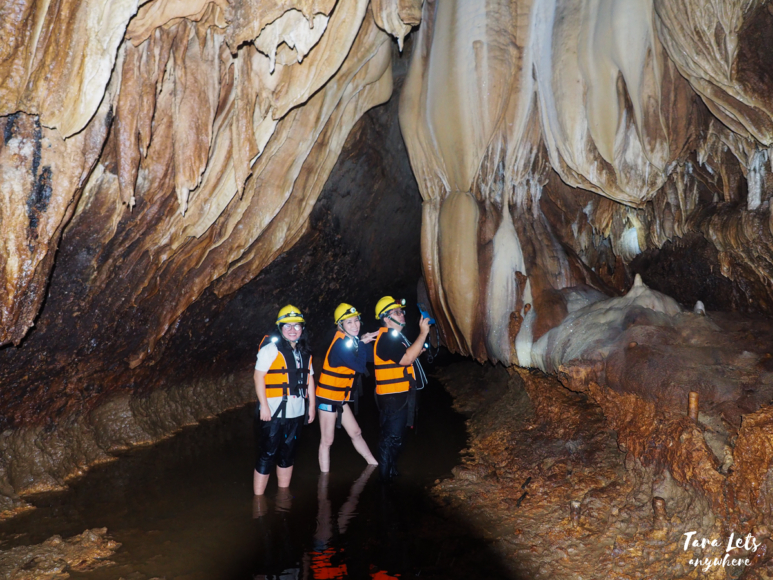 Group shot in Capisaan Cave