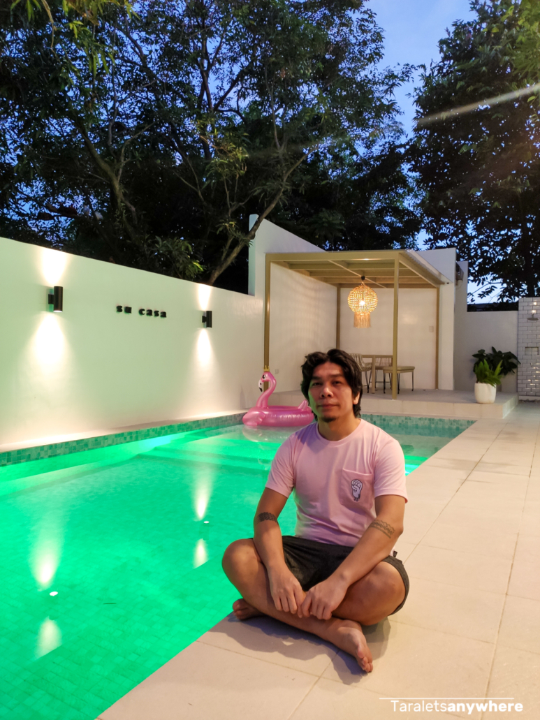 Casa Bisita - pool at night