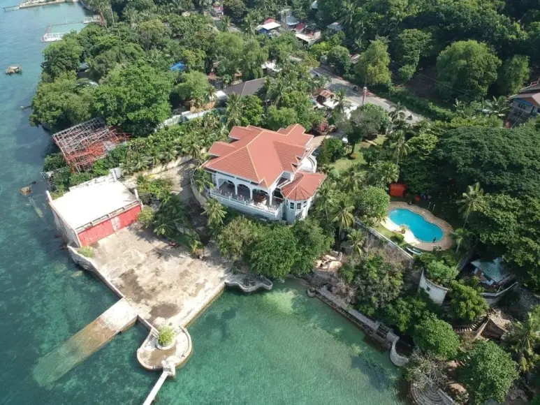 Sea Mansion - beachfront villa in Cebu