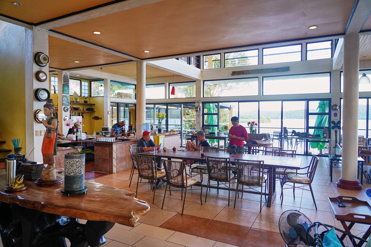 Caliraya Lake Front Resort - dining area